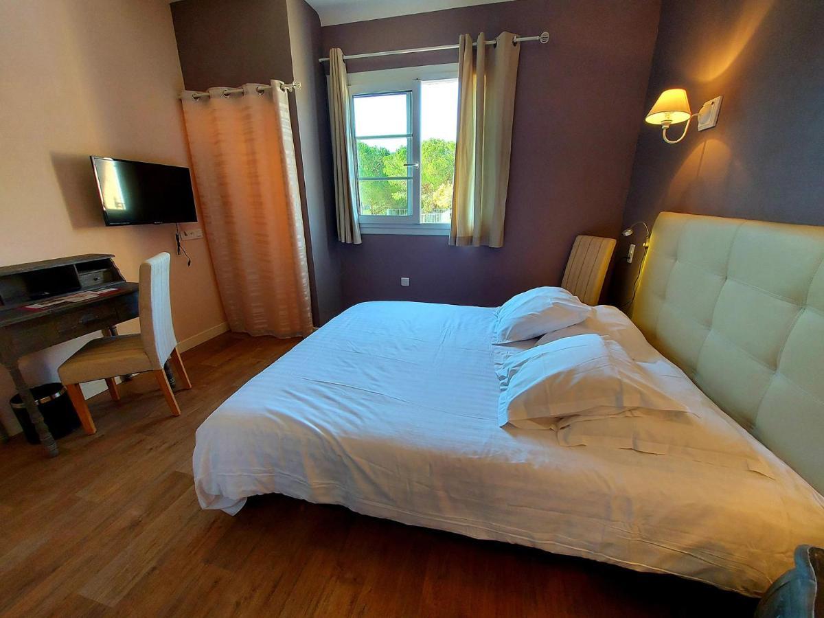 Hotel Les Hauts De Moureze Екстер'єр фото